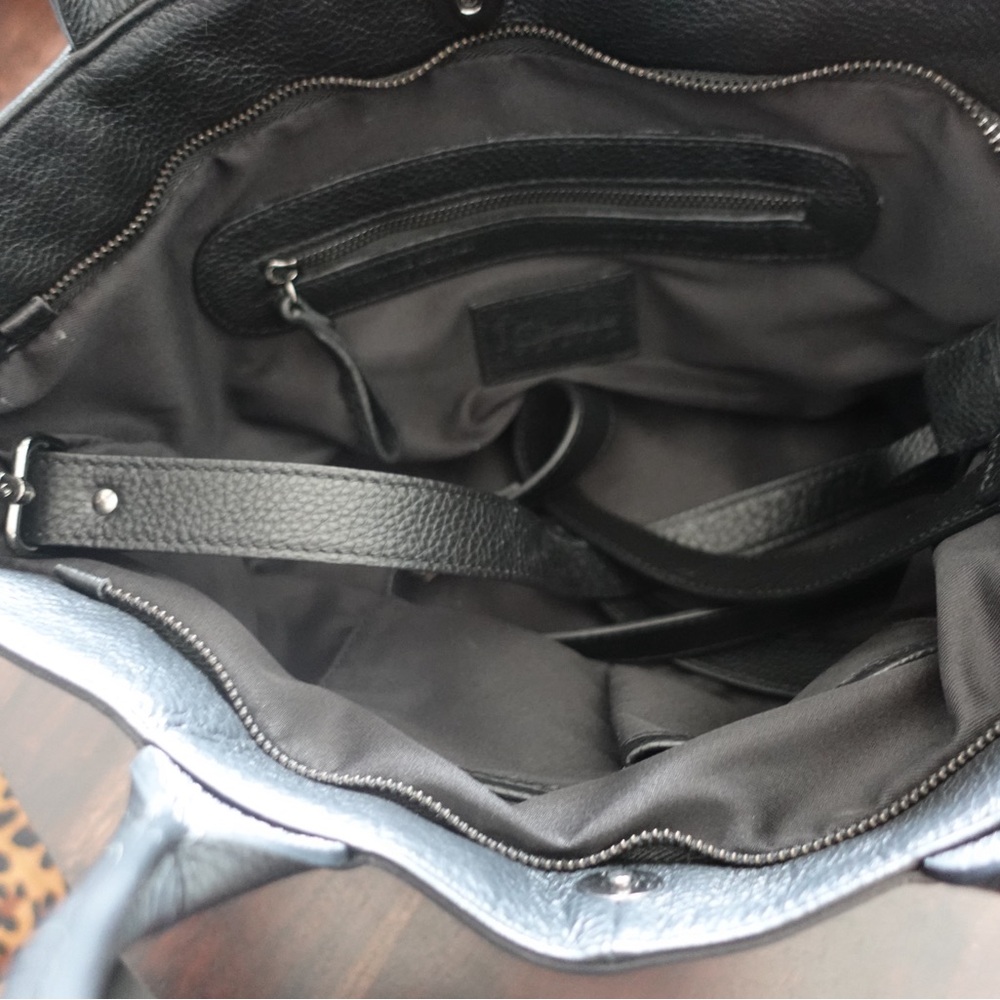 IO PELLE Black Leather Skull-Embossed crossbody bag - Picture 3 of 5